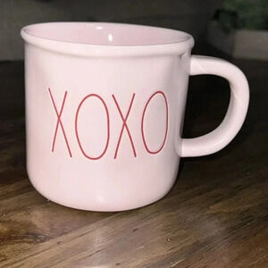 RAE DUNN ceramic xoxo Coffee/Tea Mug/Cup in pink color Valentine’s Day LOVE